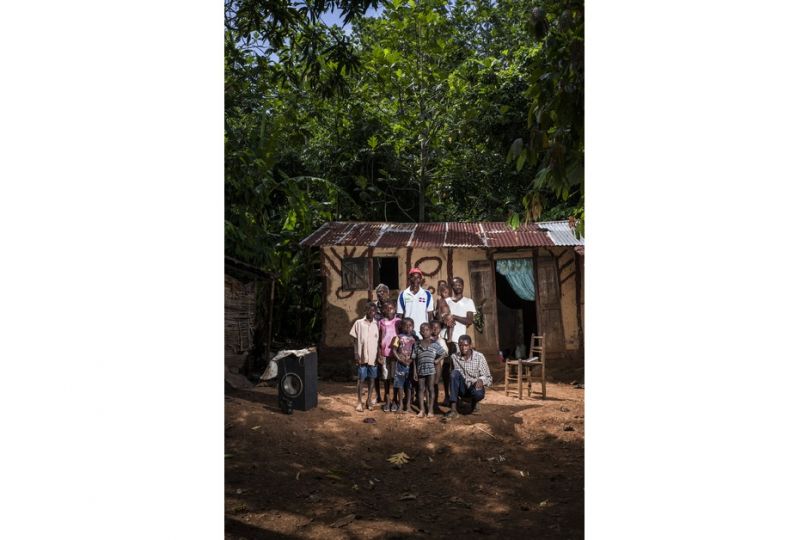 Beaugé, Haiti. Saint Fort Dufreil, 52 ans. Il a travaillé pour la compagnie canadienne Newmont lors de leur prospection. Il estime ne pas avoir besoin des compagnies minières pour vivre, et préférerait garder ses terres pour nourrir sa famille.rn   © Corentin Fohlen / Paris Match