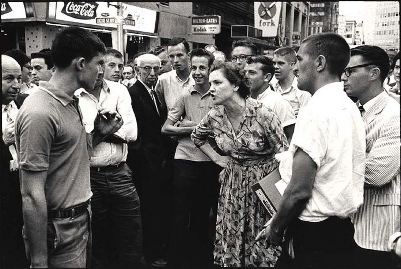 Woman holds off a mob, Atlanta, 1963 © Danny Lyon, Courtesy of the Fahey/Klein Gallery, Los Angelesrnrn