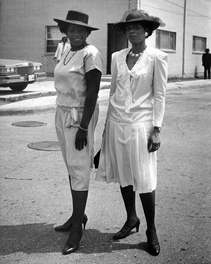 Two Sisters Easter Sunday © Earlie Hudnall Jr. / PDNB