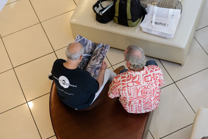 Impromptu conversations sprang up everywherern