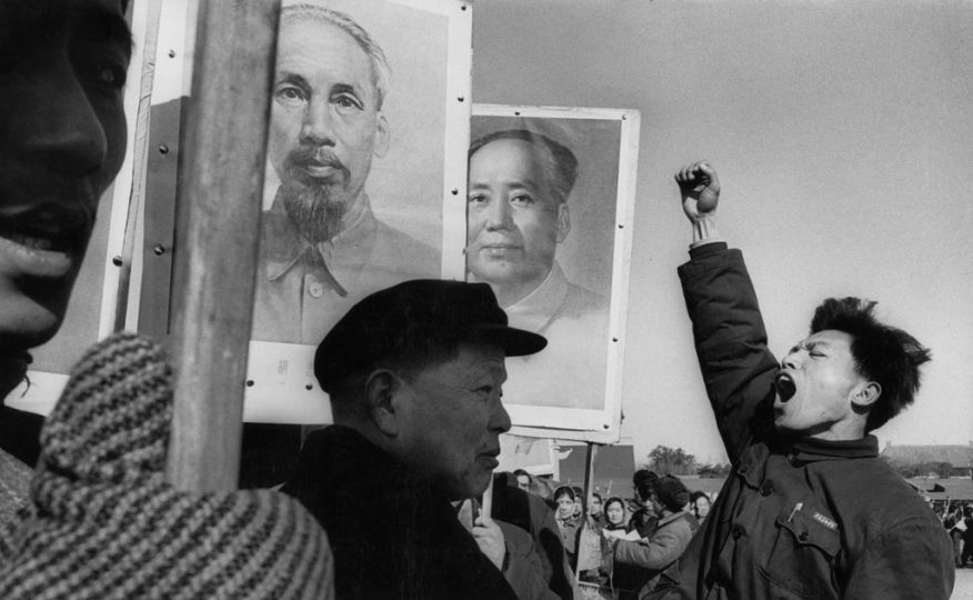 Beijing 1965 -manif Vietnam War Beijing © Marc Riboud 