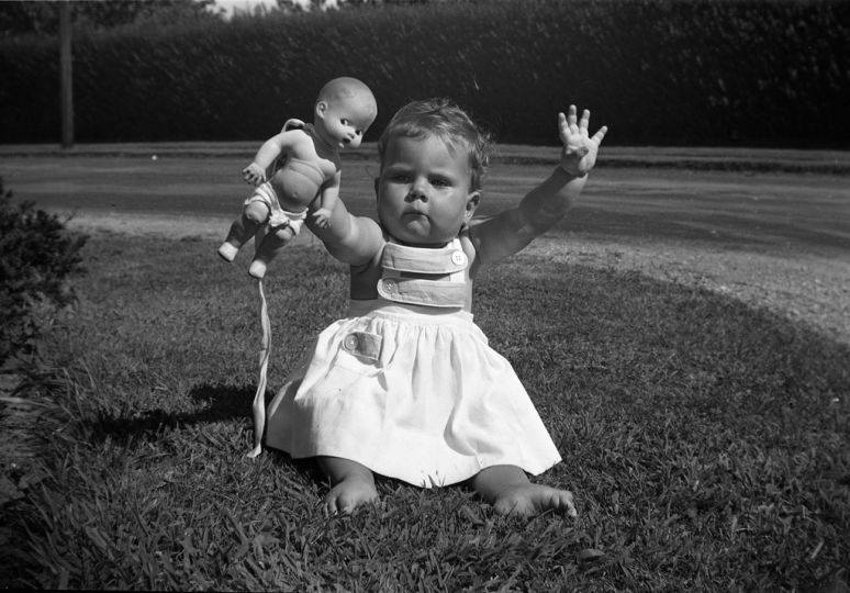 Vivian Maier, New York (Baby with Doll) 1951 - 55. Courtesy kunst.licht gallery and the artist.