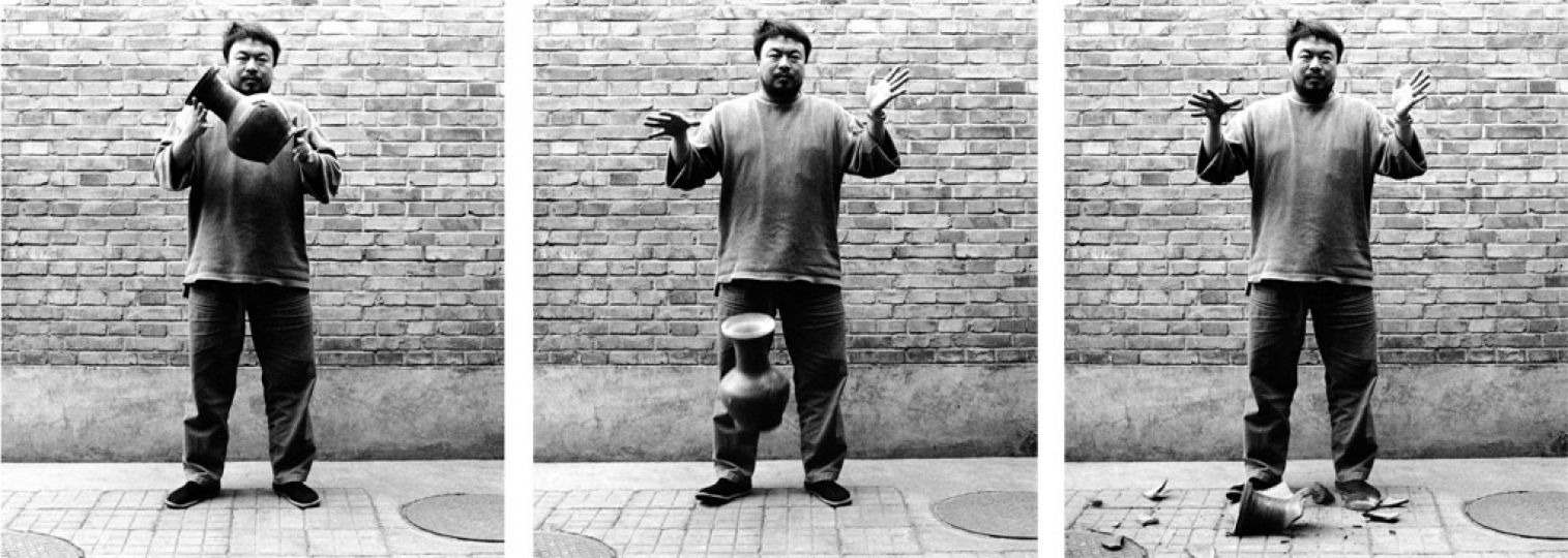 Ai Weiwei, Dropping a Han Dynasty Urn, 1995
Courtesy The Walther Collection and Lisson Gallery