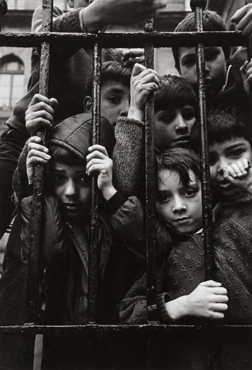 Boy's Hand and Faces, Madrid, 1968 © Mark Cohenn