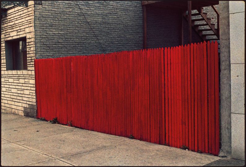 Red Fence, 1987 © Mark Cohenn