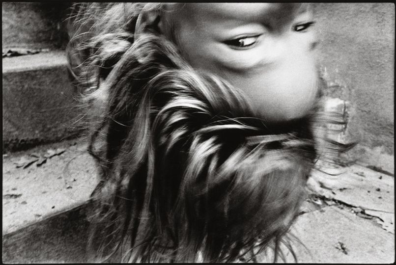 Upside-Down Girl, 1974 © Mark Cohenn