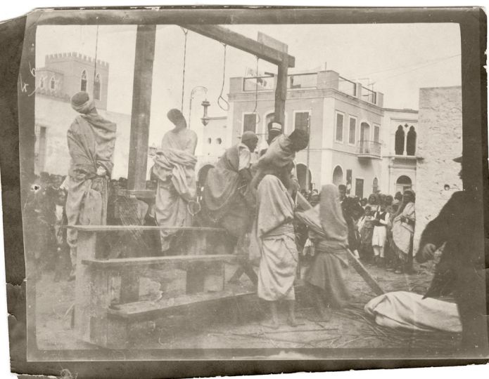 6 décembre 1911, Tripoli, pendaison des 14, Coll. Martine Cheu0301rau