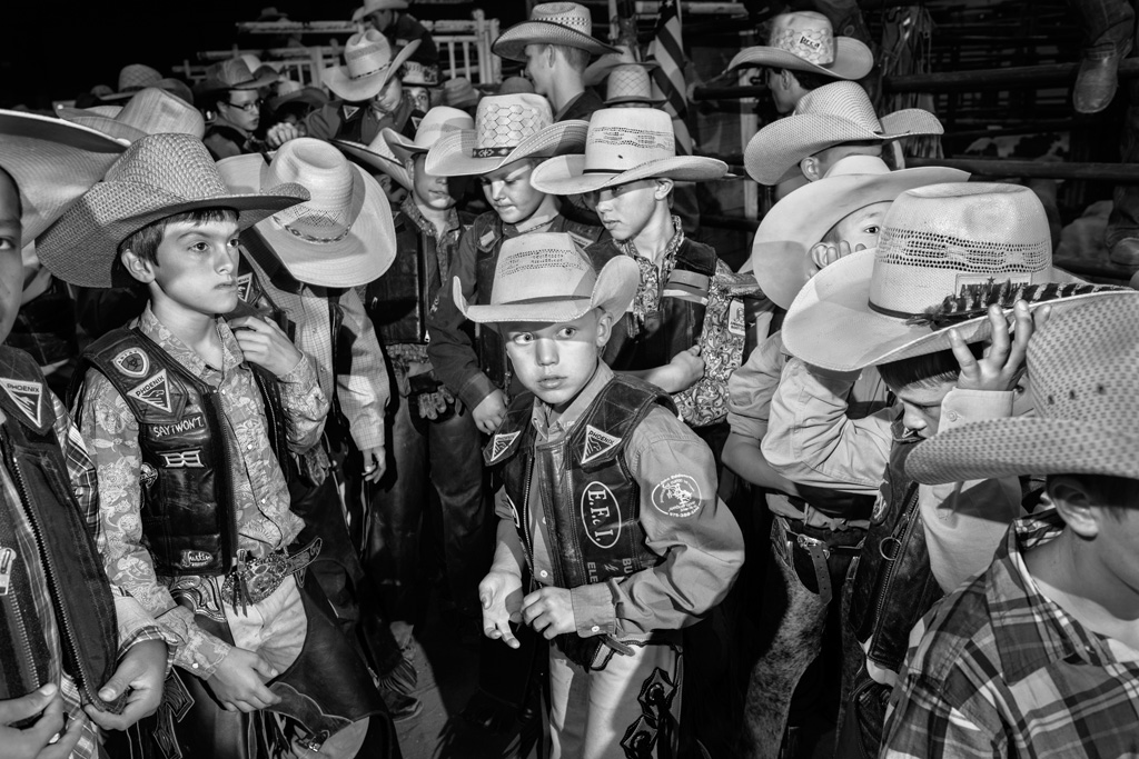 Texas Rangers start tradition with team-themed cowboy hat