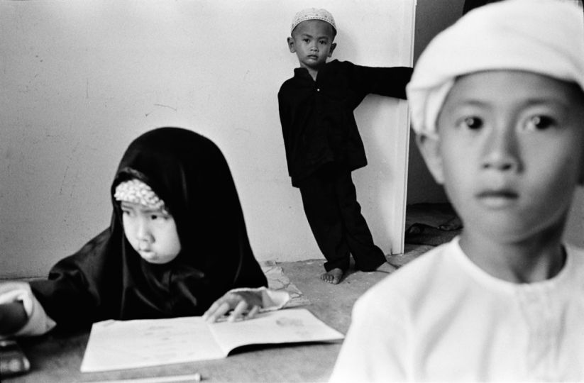 MALAYSIA. Near Ipoh. Schoolchildren of the al-Arqam Islamic fundamentalist sect.