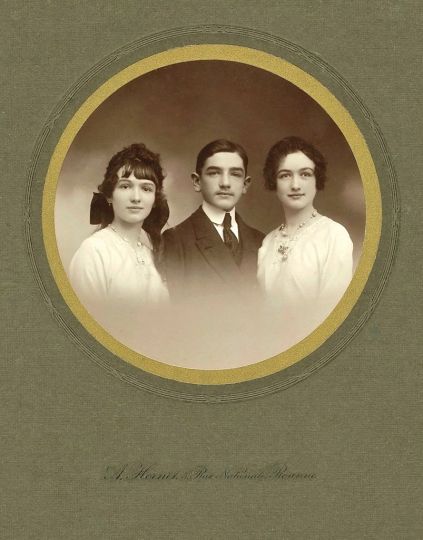 Début 1900 Portrait studio photo E.A.-HORNET à Roanne