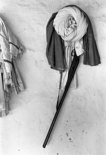 Bhupendra Karia, Turban and Gun, Bhavnagar, 1969 Vintage Silver print