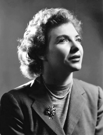 1953 portrait de-Line Renaud au studio de mon père- portraitiste installé photo-Charles-Révon