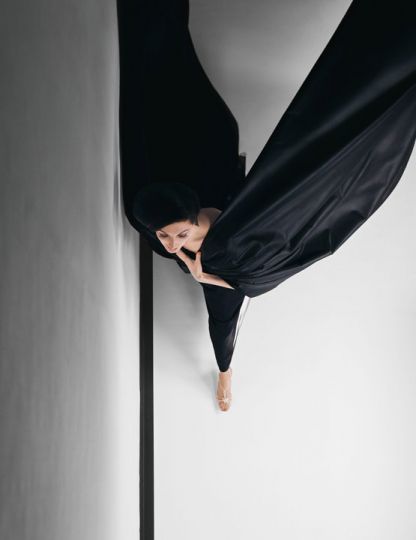 Black Evening Dress in Flight, New York, 1963 . © Hiro