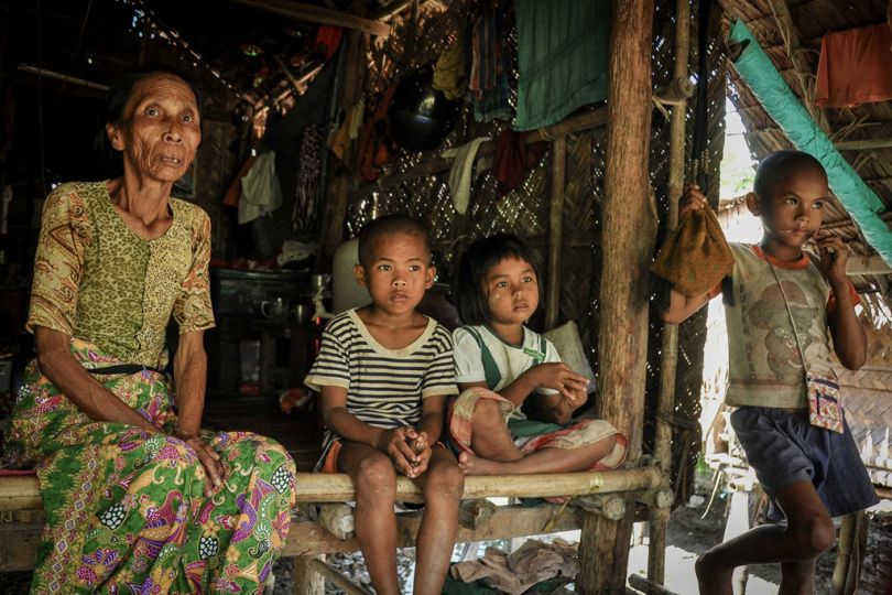 Yangon Photo Awards 2016 : Mi Lyah Rot & Mi Seik Chan - The Eye of ...