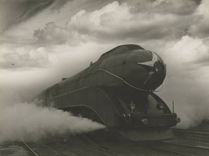 Arkady Shaikhet. Express, 1939. Gelatin silver print. Nailya Alexander Gallery, New York. Artwork © Estate of Arkady Shaikhet, courtesy of Nailya Alexander Gallery
