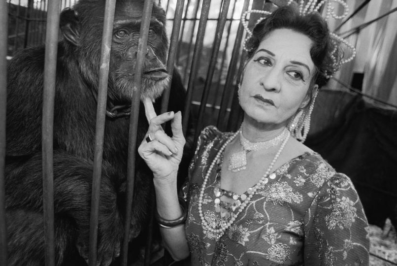 Gloria and Raja.  Great Gemini Circus, Perintalmanna, India, 1989
Gelatin silver print; printed later
Image size: 10 1/4 x 13 1/8 inches; Paper size: 11 x 14 inches