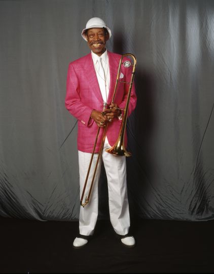 Al Grey (né Albert Thornton, à Aldie, Virginie, en 1925 et mort en 2000) était un tromboniste de jazz américain. l débute au trombone pendant la seconde guerre mondiale dans un orchestre de l'US Navy. Il est engagé ensuite par Benny Carter (1945-46). Il joue ensuite dans les orchestres de Jimmie Lunceford (1946), Lucky Millinder (1946-48), Lionel Hampton (1948-1952), Sy Oliver, Arnett Cobb et Dizzy Gillespie (1956-57) et enfin Count Basie (1957-58). Il dirige ensuite son groupe, enregistre plusieurs albums pour Argo/Cadetreviendra et revient jouer épisodiquement avec Basie pendant les années 60. . Dans les années 70 et 80, il fait des tournées avec J.J. Johnson et travaille aussi avec le saxophoniste Jimmy Forrest. Spécialiste du jeu avec sourdine, Al Grey est un musicien plein de puissance, proche parfois de Bennie Green.