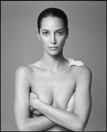 © Patrick Demarchelier Christy and Mouse, 1999. Courtesy of CAMERA WORK, Berlin
