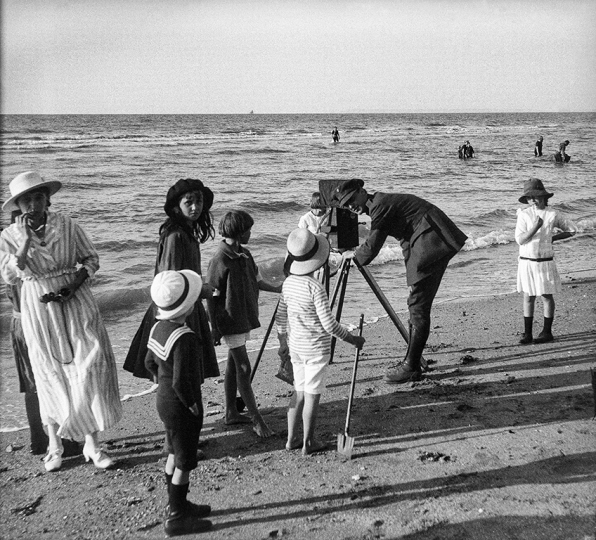 Jacques Henri Lartigue, A dandy at the beach - The Eye of Photography ...