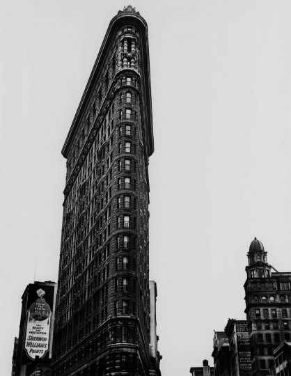 © Berenice Abbott/ Commerce Graphics / Getty Images. Courtesy Howard Greenberg Gallery, New York.