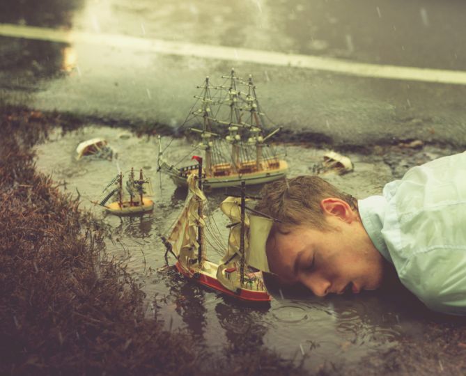 © Kyle Thompson Sinking Captain, 2012