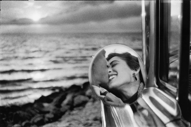 Elliott Erwitt Santa Monica, California (California Kiss), 1955
