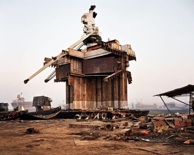 © Edward Burtynsky, Chittagong, Bangladesh, 2001