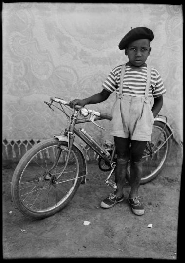 Courtesy: CAAC – The Pigozzi Collection & Galerie Nathalie Obadia Paris/Bruxelles. ©Seydou Keïta/SKPEAC