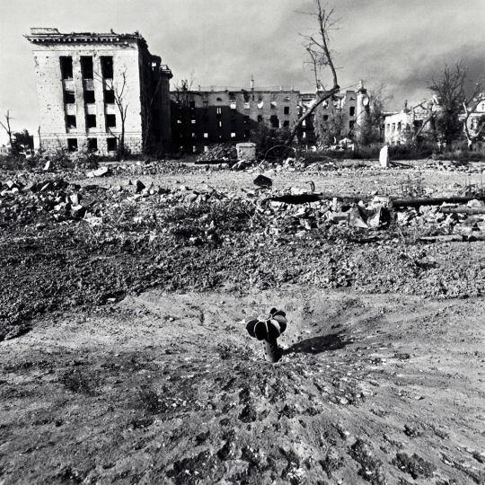 © Eric Bouvet, Somewhere around Grozny during the first war