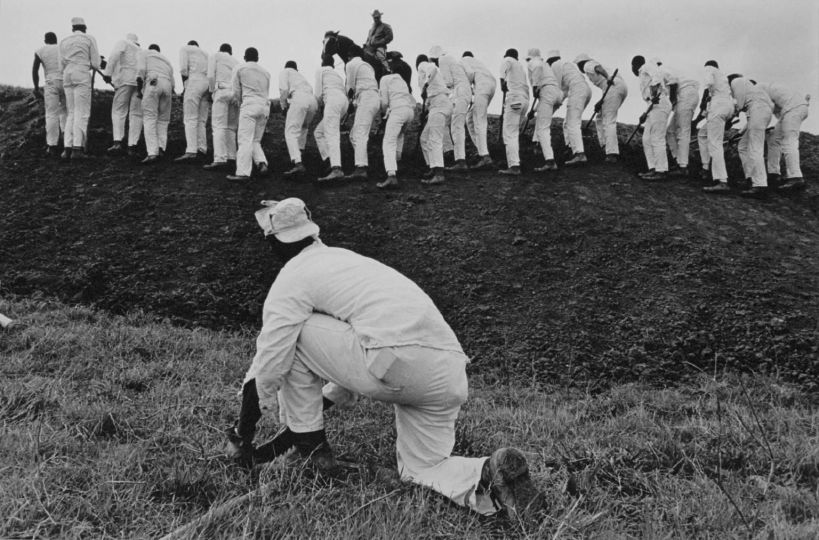 Danny Lyon, Hoe sharpener and the Line, ca. 1967-68