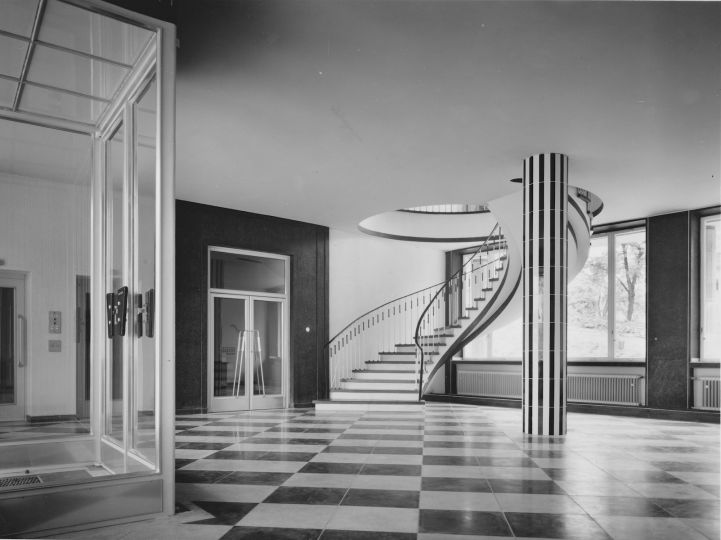 Karl Hugo Schmölz, Glanzstoff Wuppertal, 1956 © Wim Cox Arch / Courtesy Van der Grinten Gal