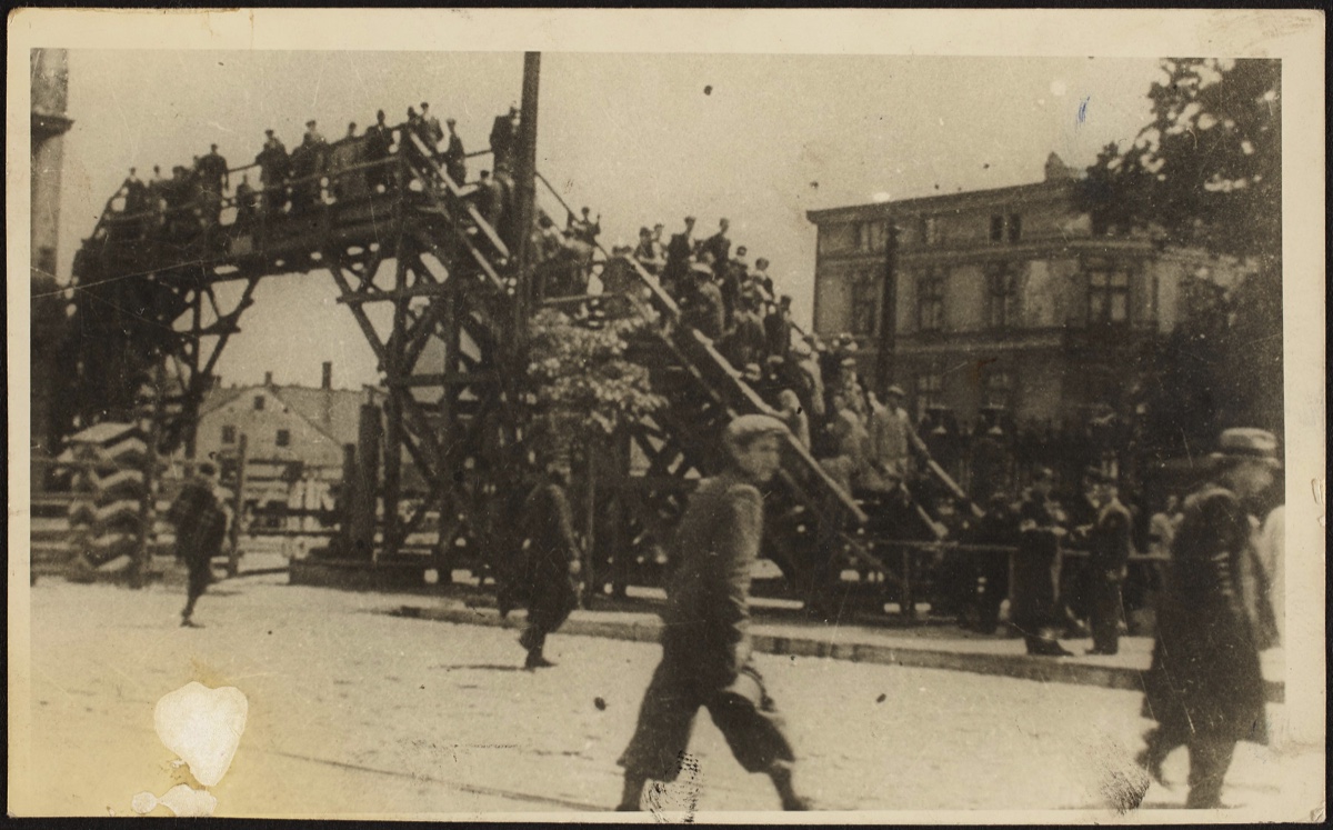 Memory Unearthed: The Lodz Ghetto Photographs Of Henryk Ross - The Eye ...