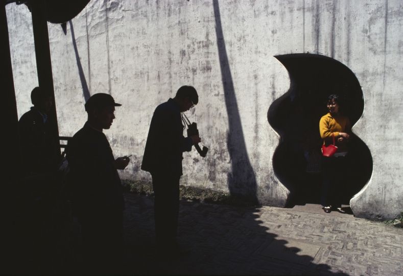 CHINA. Shanghai. YuYuan Gardens. 1980. © Bruno Barbey