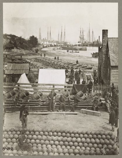 The photographic van with Sparling on the box / Roger Fenton / 1855 © Library of Congress