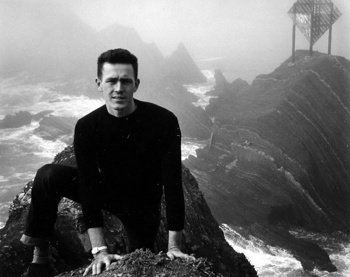 Robert Bright, San Pedro Point Marker, California, 1947 © Minor White