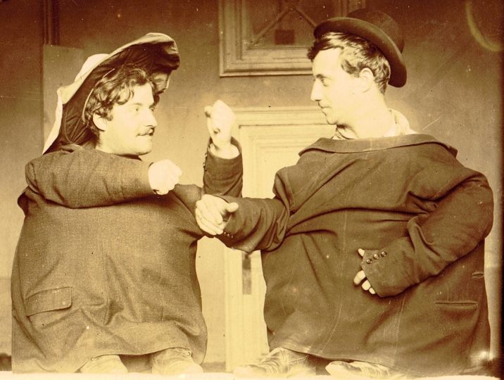 Carte-photo anonyme, deux faux nains un jour de noce