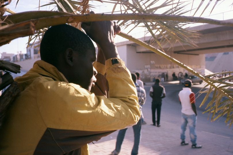 Zone d’attente des travailleurs journaliers, Gargaresh, 2014 © Samuel Gratacap