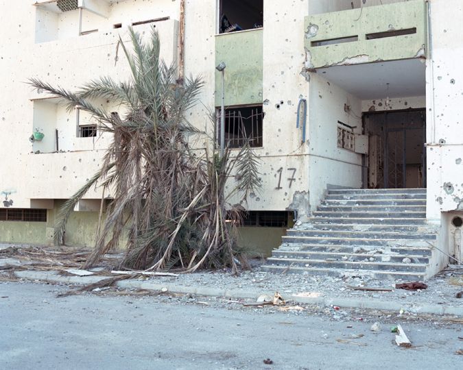 Jour d'offensive. Guerre contre l'organisation Etat Islamique à Syrte (2016) © Samuel Gratacap