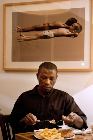 Lunch break, 2010 © Nino Herman