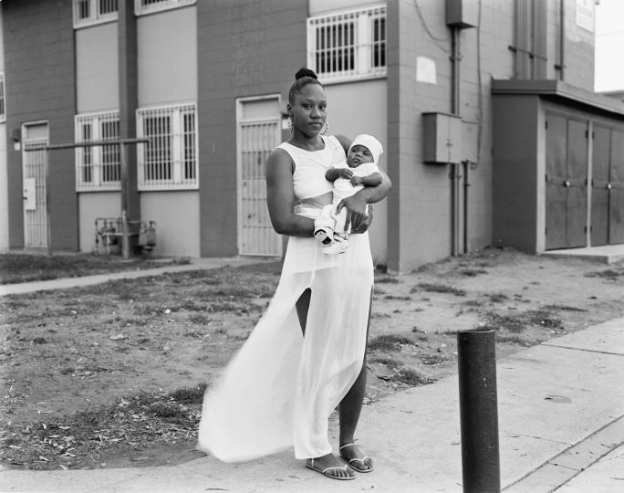 Dee Dee with her son Emir, 2013, Imperial Courts, 1993 - 2015.  © Dana Lixenberg Courtesy de l'artiste et GRIMM Amsterdam I New York