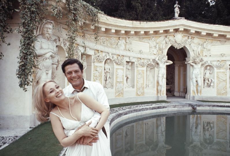 Faye Dunaway and Marcello Mastroianni on the set of A place for lovers. Treviso. 1968 © Douglas Kirkland
