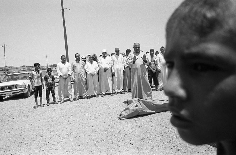 Enterrement d'une civile, périphérie de Mossoul, juillet 2017 © Matthieu Chazal