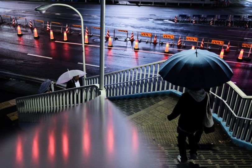 Reflective surfaces on a rainy evening, Tokyo © David Gaberle