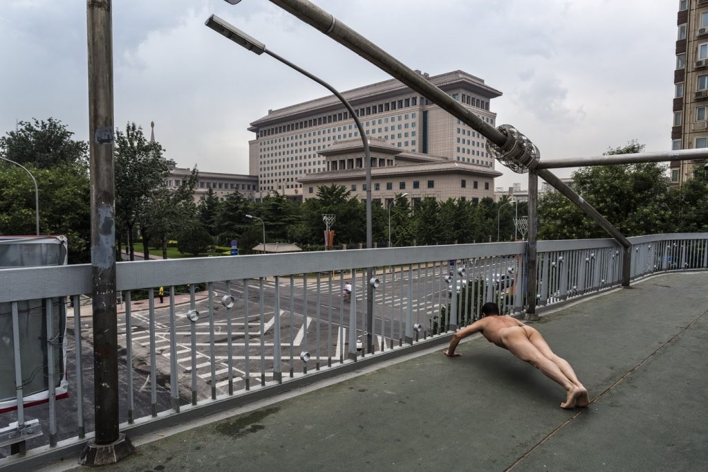 Naked Pushups at Famous Landmarks: Patriotic Chinese TV Host Ou Zhihang