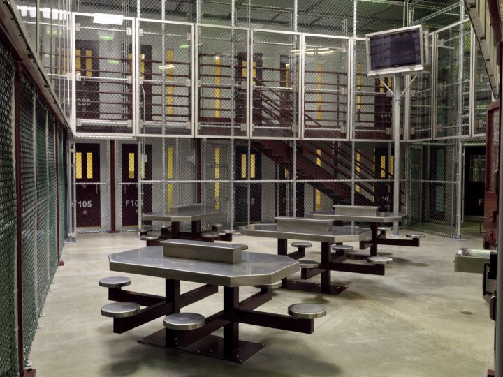 Camp 6, unused communal area © Edmund Clark