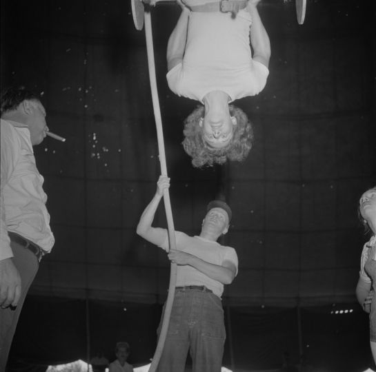 From “How the Circus Gets Set”, 1948 © Stanley Kubrick estate