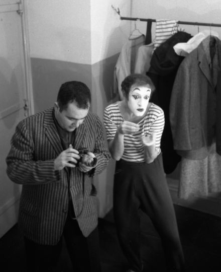Marcel Marceau mimicking Shay © Art Shay