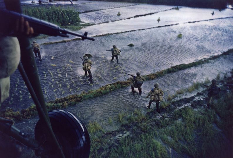 Dropping South Vietnamese Marines and Paratroopers, Mekong Delta, 1962 © Courtesy Laurence Miller Gallery and The Larry Burrows Collection