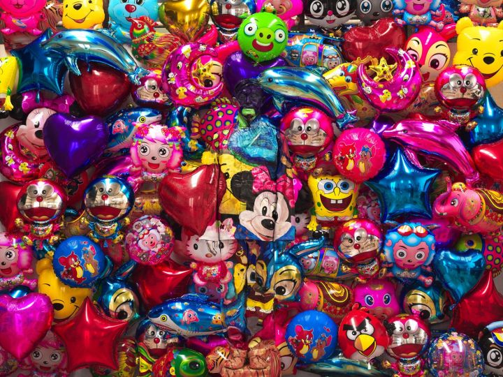 Hiding in the City Balloon © Liu Bolin, Bel-Air Fine Arts (Beijing)
