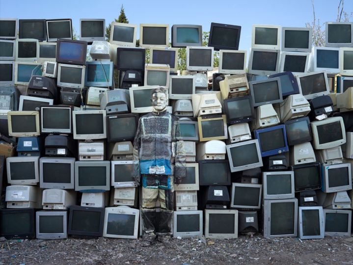 Hiding in the City No.18 - Screen in Rest - © Liu Bolin, BAFA Contemporary (Beijing)
